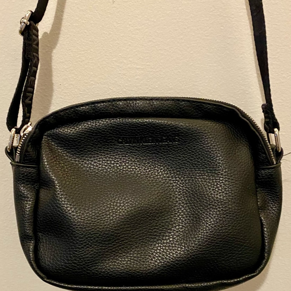 Calvin Klein Black Textured Crossbody Bag